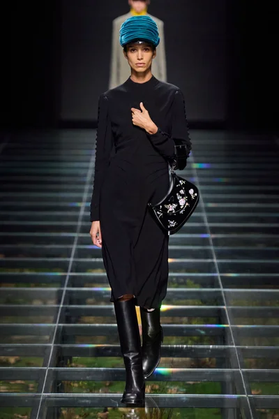 Look 28